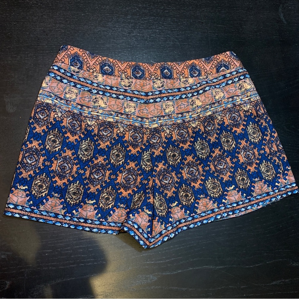 Forever 21 Women's Shorts Size:M Blue Pink Tribal Print - Picture 2 of 14